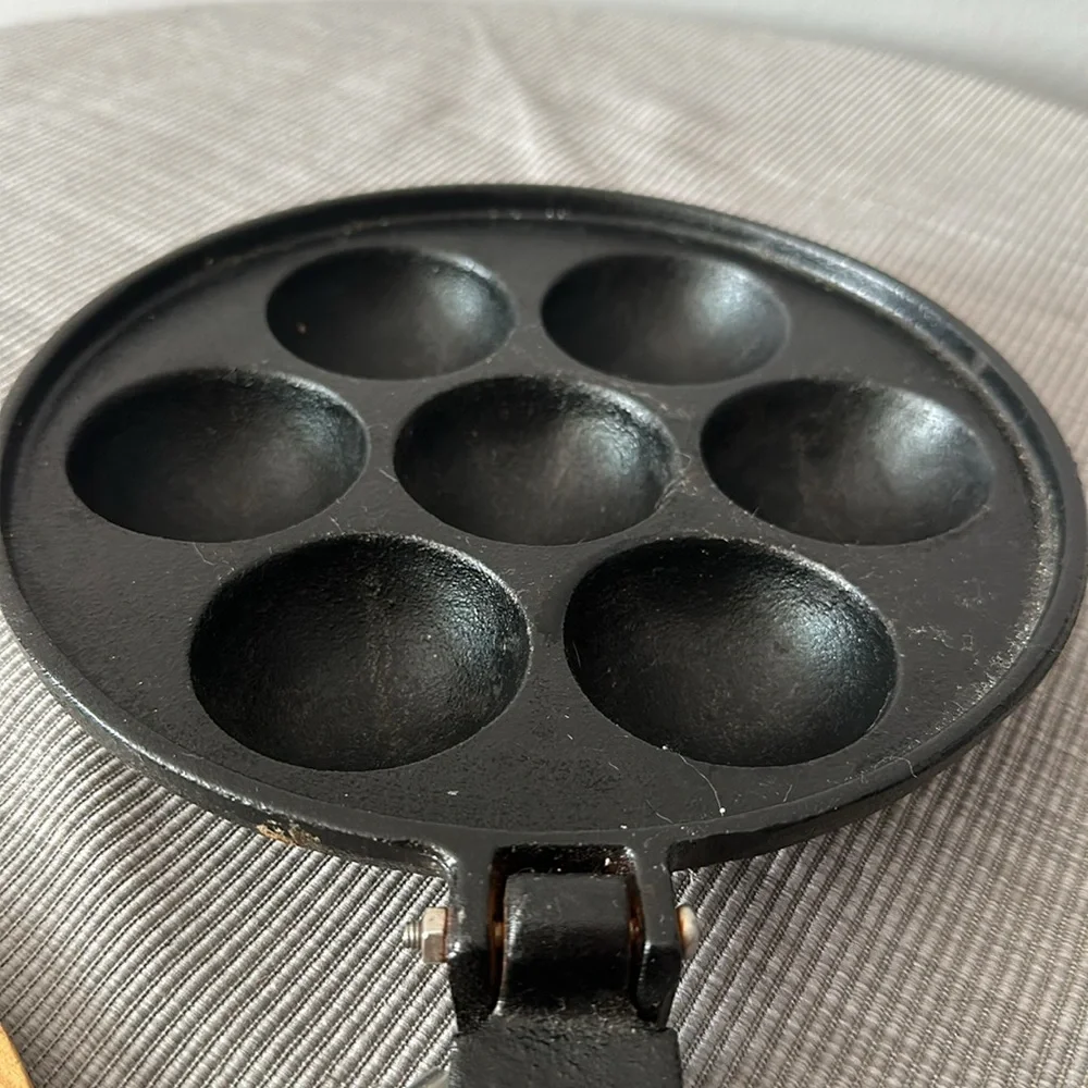 Vintage Cast Iron 7 Danish Pastry Biscuit Pan Egg Poacher Seasoned